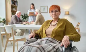 Ile wynosi zasiłek opiekuńczy nad starszą osobą? Sprawdź, co musisz wiedzieć