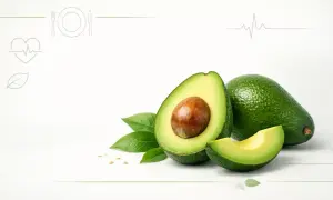 Dwa całe awokado, jedno przekrojone na pół z pestką, kawałek awokado i liście. Czy awokado jest zdrowe? Tak, to superfood!