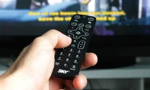 Jaka kwota emerytury zwalnia z abonamentu rtv? Sprawdź, kto zyskuje.