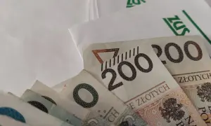 Pieniądze i dokument ZUS. Czy to zapowiedź rewaloryzacji emerytur w 2026 roku?