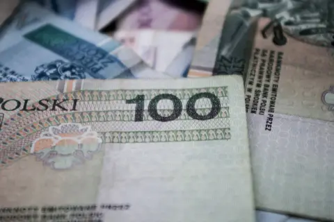Kto może pobierać zasiłek opiekuńczy na starszą osobę? Sprawdź wymagania