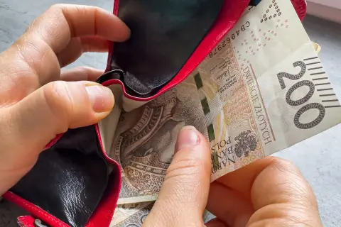 Ile wynosi opieka nad starszą osobą? Sprawdź koszty i wsparcie finansowe