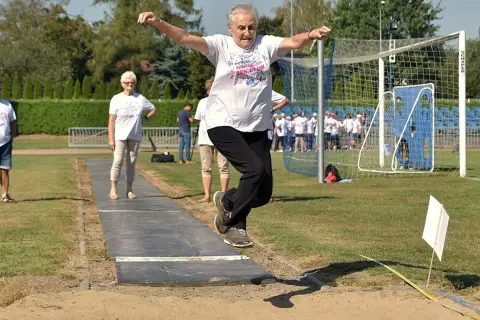 Sportowiec który niedługo zostanie seniorem – jak pokonać wyzwania wieku