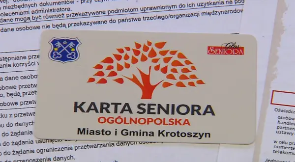 Ogólnopolska karta seniora z drzewem życia i herbem Krotoszyna. Daje dostęp do zniżek.