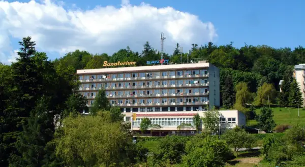 Sanatoria w Iwoniczu-Zdroju z basenem – relaks i rehabilitacja w jednym