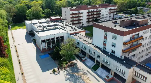 Jak dojechać z dworca PKP Inowrocław do sanatorium Kujawiak bez stresu