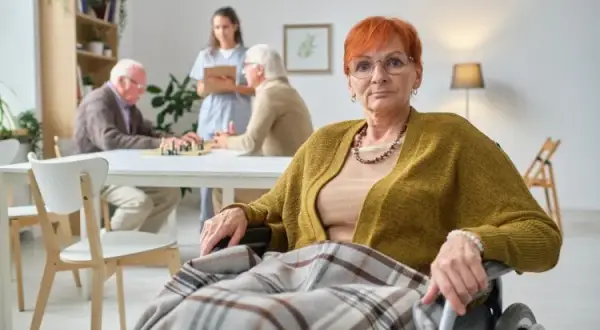 Ile wynosi zasiłek opiekuńczy nad starszą osobą? Sprawdź, co musisz wiedzieć