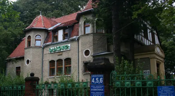 Sanatorium Dąbrówka Długopole-Zdrój: Historia, zabiegi i opinie gości