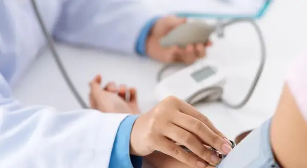 Jakie prawidłowe ciśnienie po 60 roku życia? Sprawdź, aby uniknąć zagrożeń