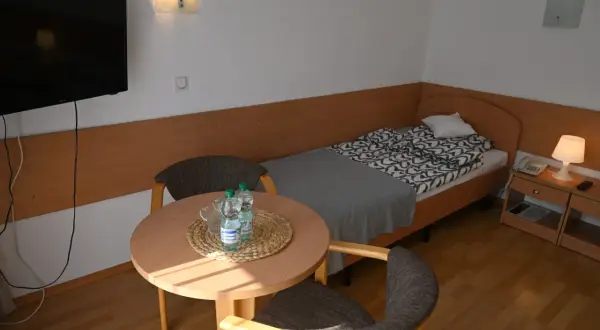 Komu przysługuje pokój jednoosobowy w sanatorium? Sprawdź warunki.