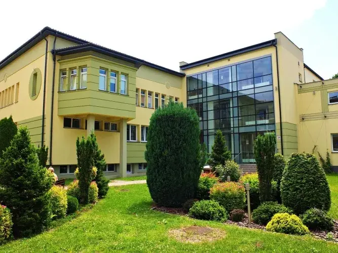 Prywatne pobyty w sanatorium wojskowym w Busku-Zdroju – oferta i ceny