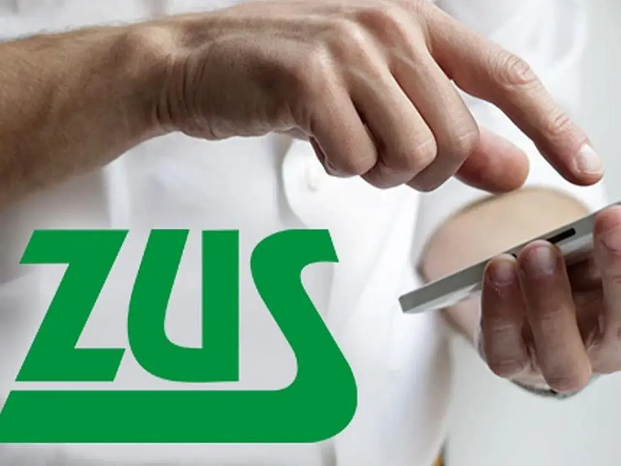 Dłonie korzystają z telefonu z logo ZUS. Czy to pomoc w uzyskaniu renty alkoholowej?