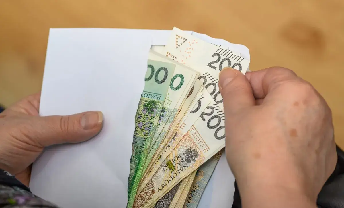 Zdjęcie Ile wynosi emerytura kombatancka? Sprawdź, co musisz wiedzieć